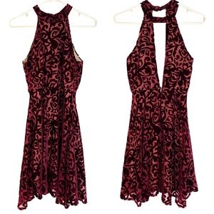 Foreign Exchange Women’s Velvet Holiday Sleeveless Open Back Dress [US S]